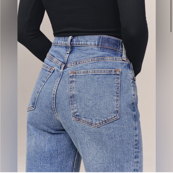 BNWT ✨ Abercrombie Mid Rise Baggy Jean - Picture 2 of 8